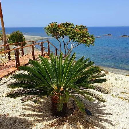 Astrofegia Beachfront Villa Pomos