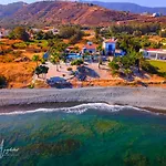 Вилла Astrofegia Beachfront Помос