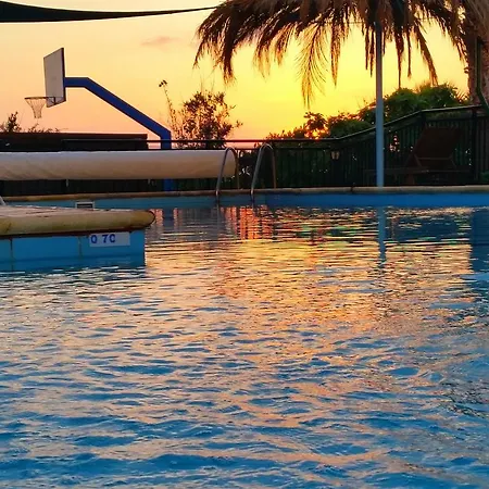 Astrofegia Beachfront וילה פומוס