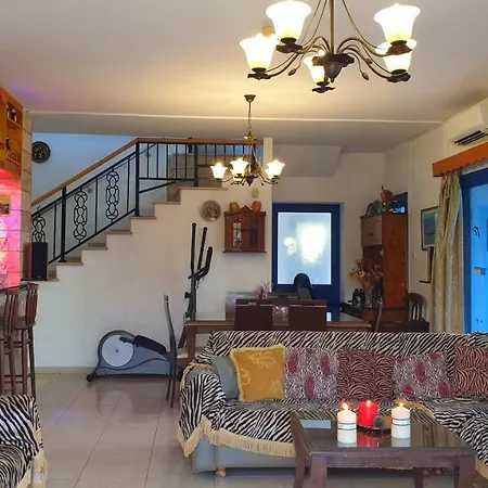 Astrofegia Beachfront Villa *