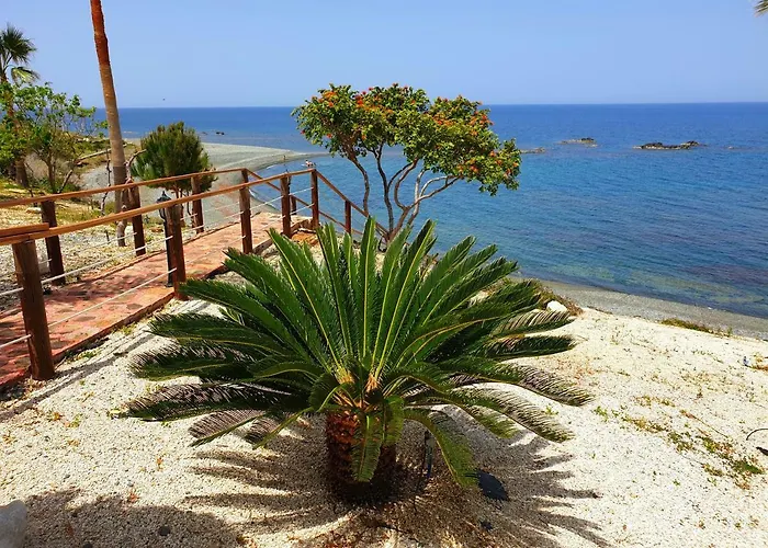 Astrofegia Beachfront Vila Pomos